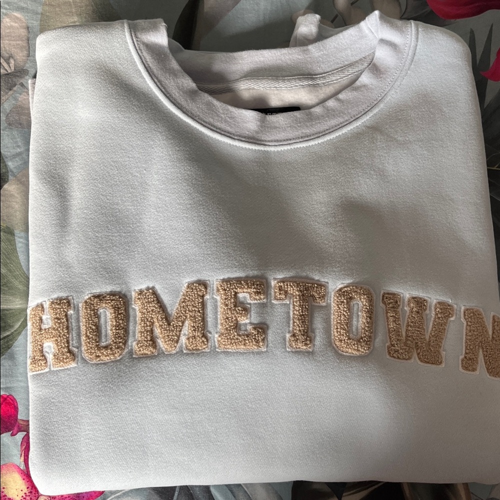 Brunette The Label Light Blue Crewneck Hometown  Size L/XL